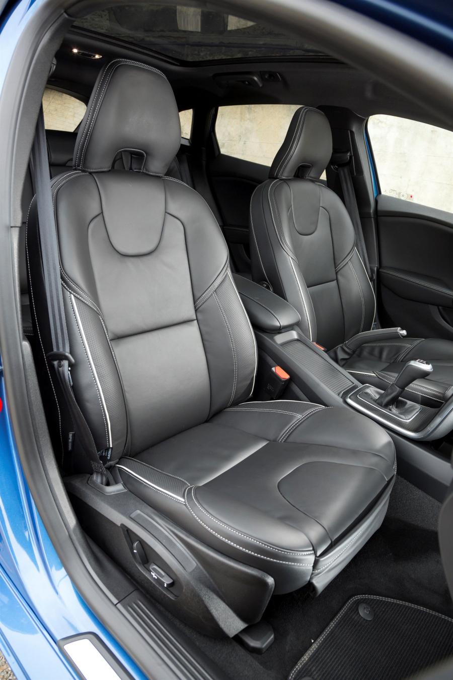  Volvo V40 D4 R-Design 2016 года  (фото 14 из 30)